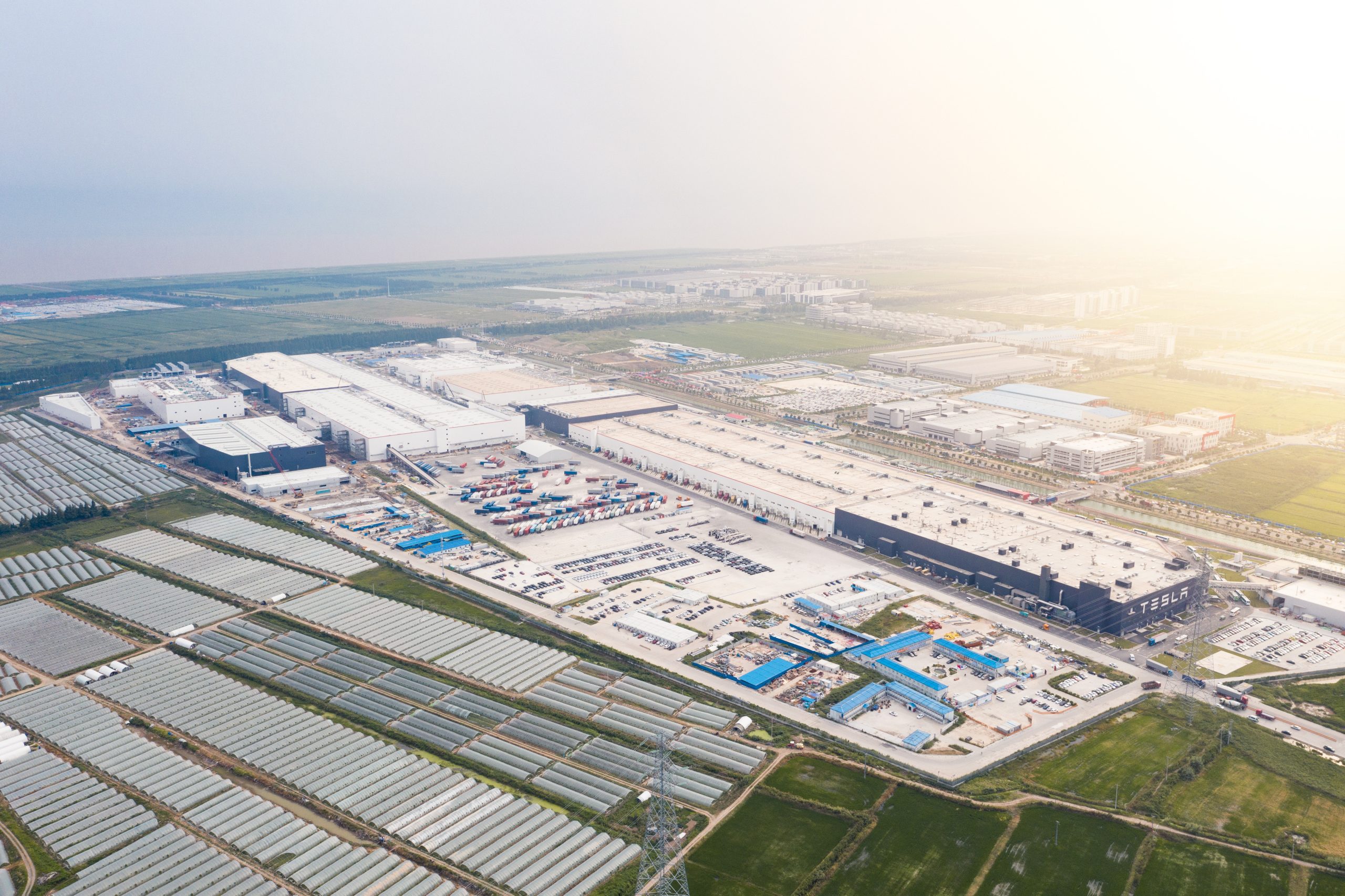 Tesla China предлагает стимул для тура Giga Shanghai