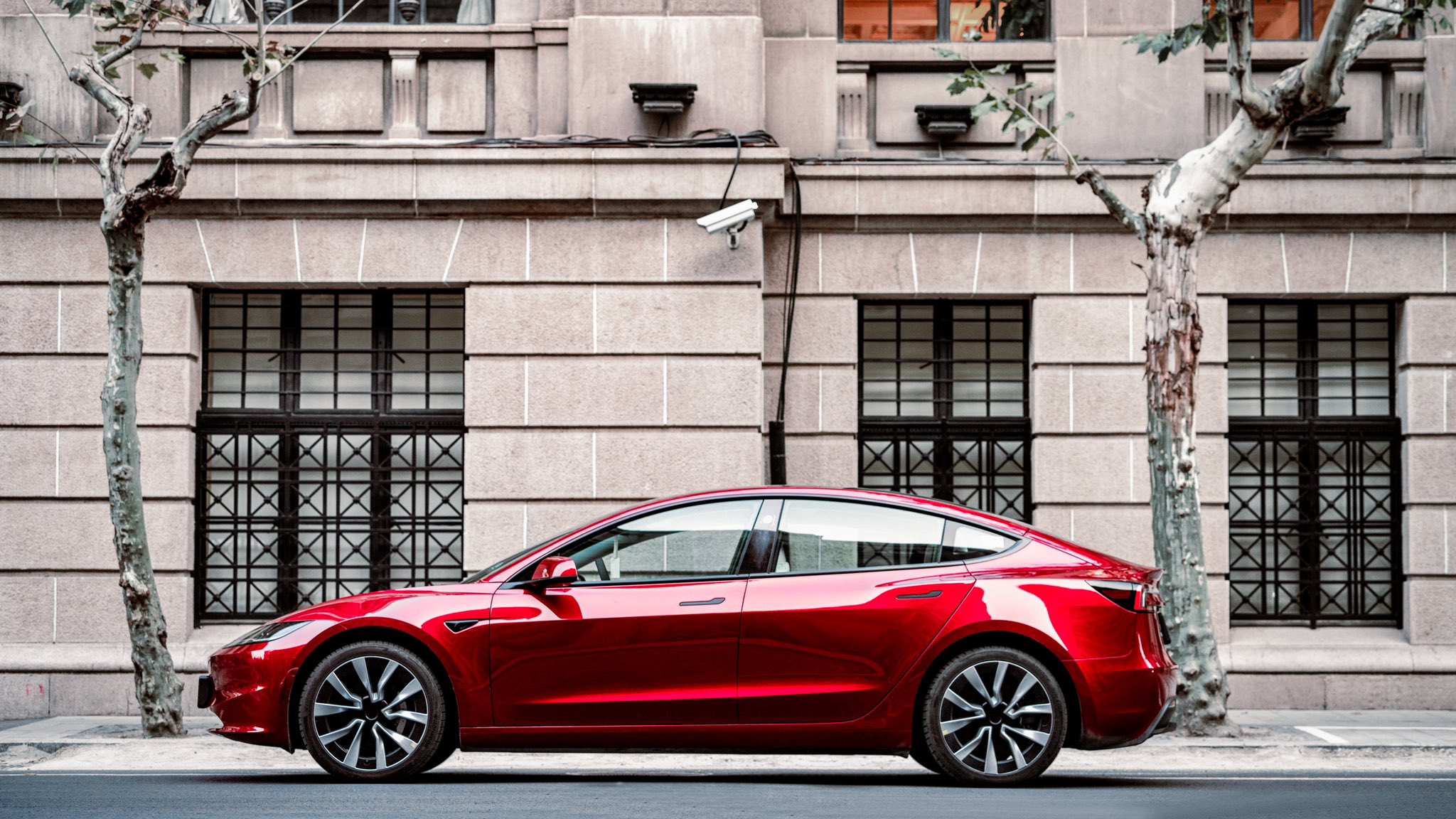 Deutsche Bank оценивает внутренние результаты Tesla China за октябрь 2024 года