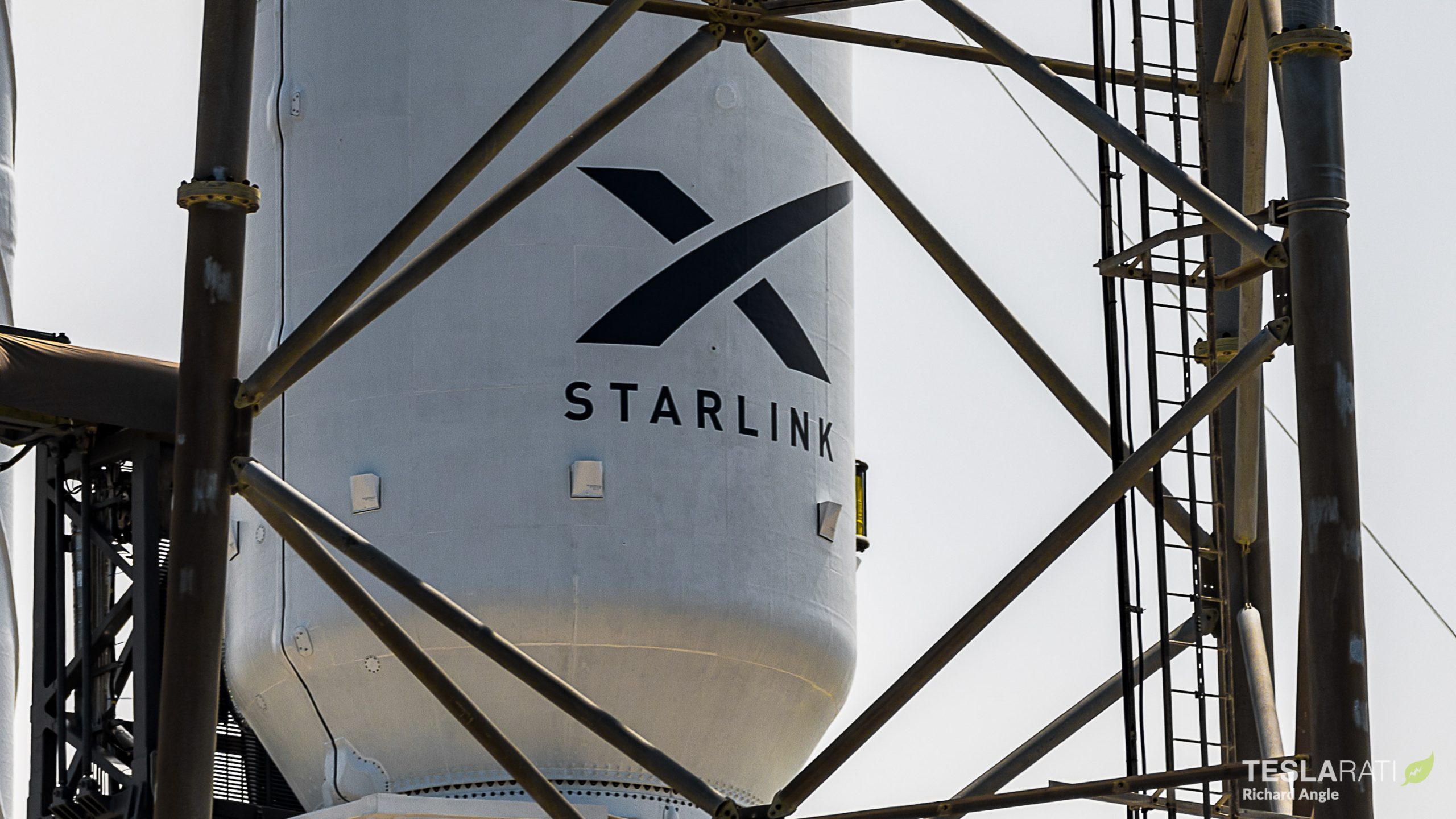 Дональд Трамп работает с Илоном Маском, чтобы доставить Starlink жертвам урагана