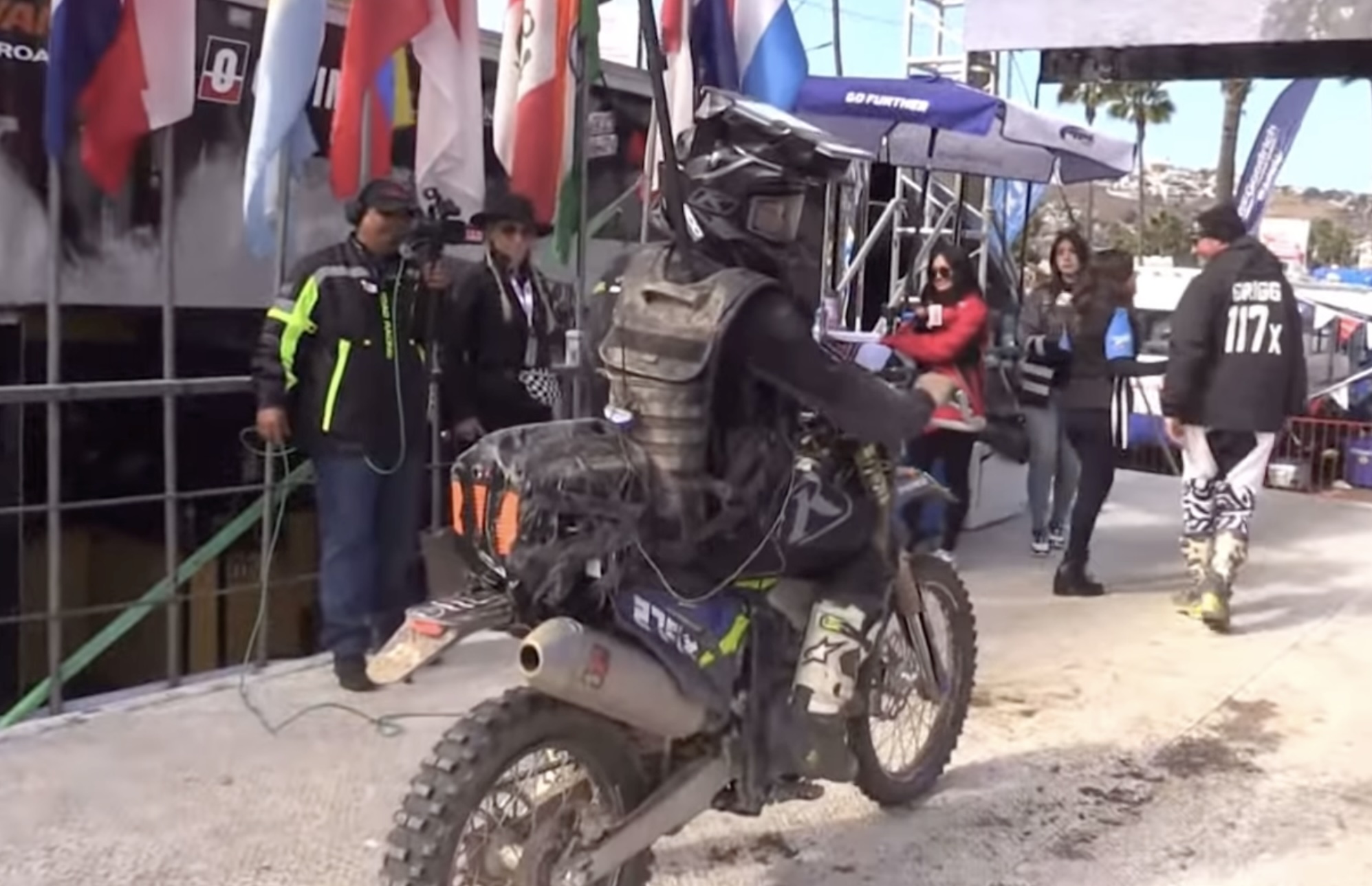 Гонщик Diabetic Baja 1000 привлекает внимание благодаря специальной установке Starlink Mini