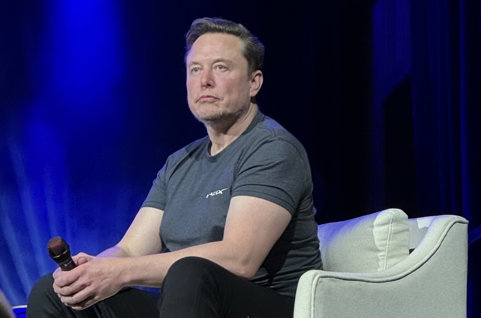 Илон Маск и компания Tesla освобождены от ответственности за обвинения в том, что они ввели инвесторов в заблуждение твитом с «обеспеченным финансированием»