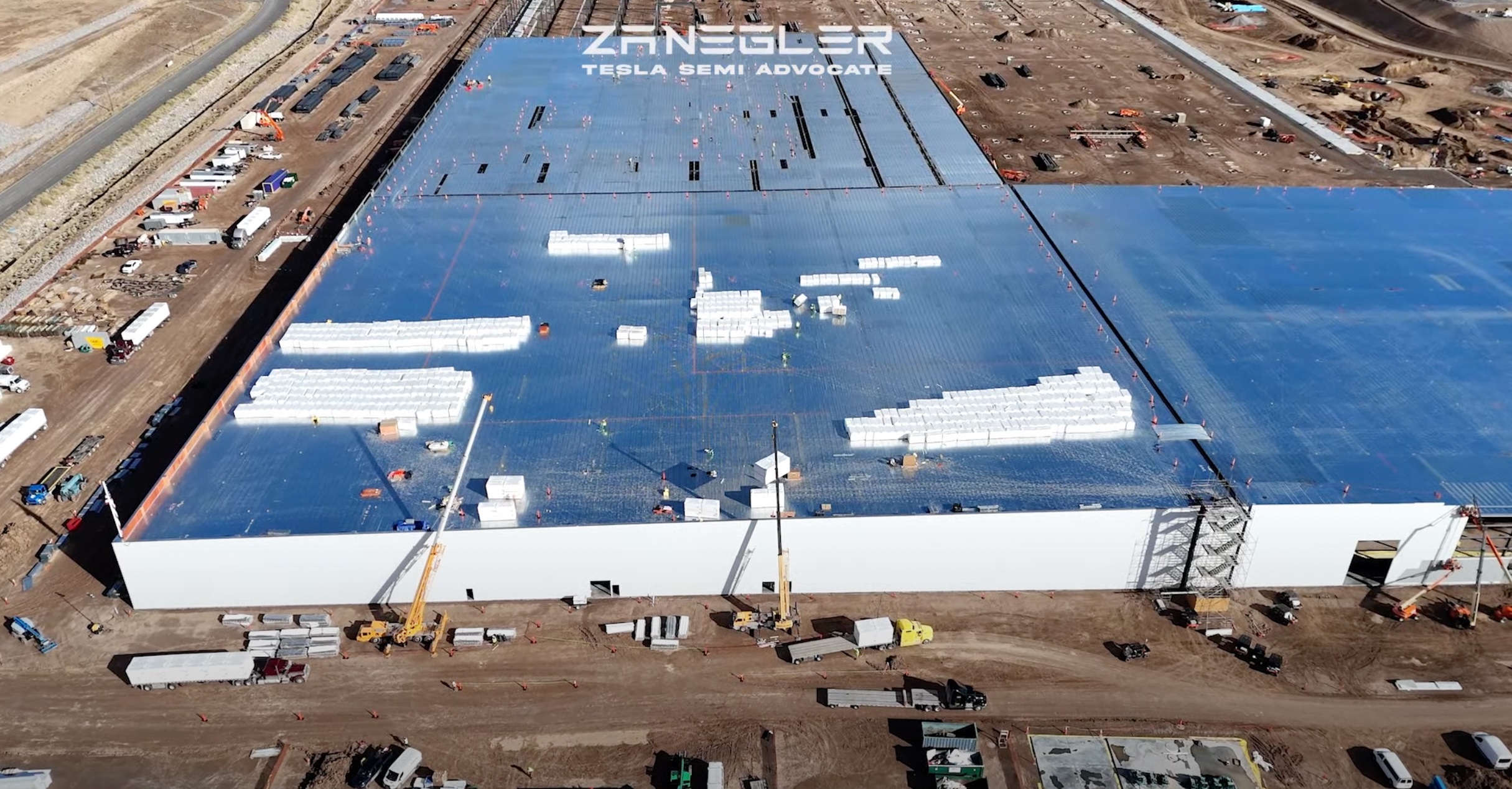 Монтаж крыши завода Tesla Semi добился серьезного прогресса