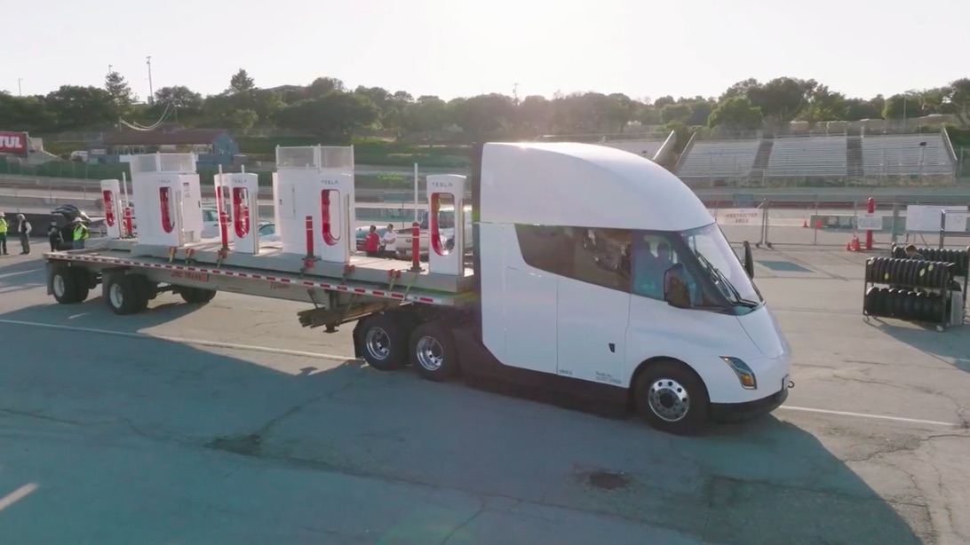 Руководитель Tesla подчеркивает преимущества сборных нагнетателей