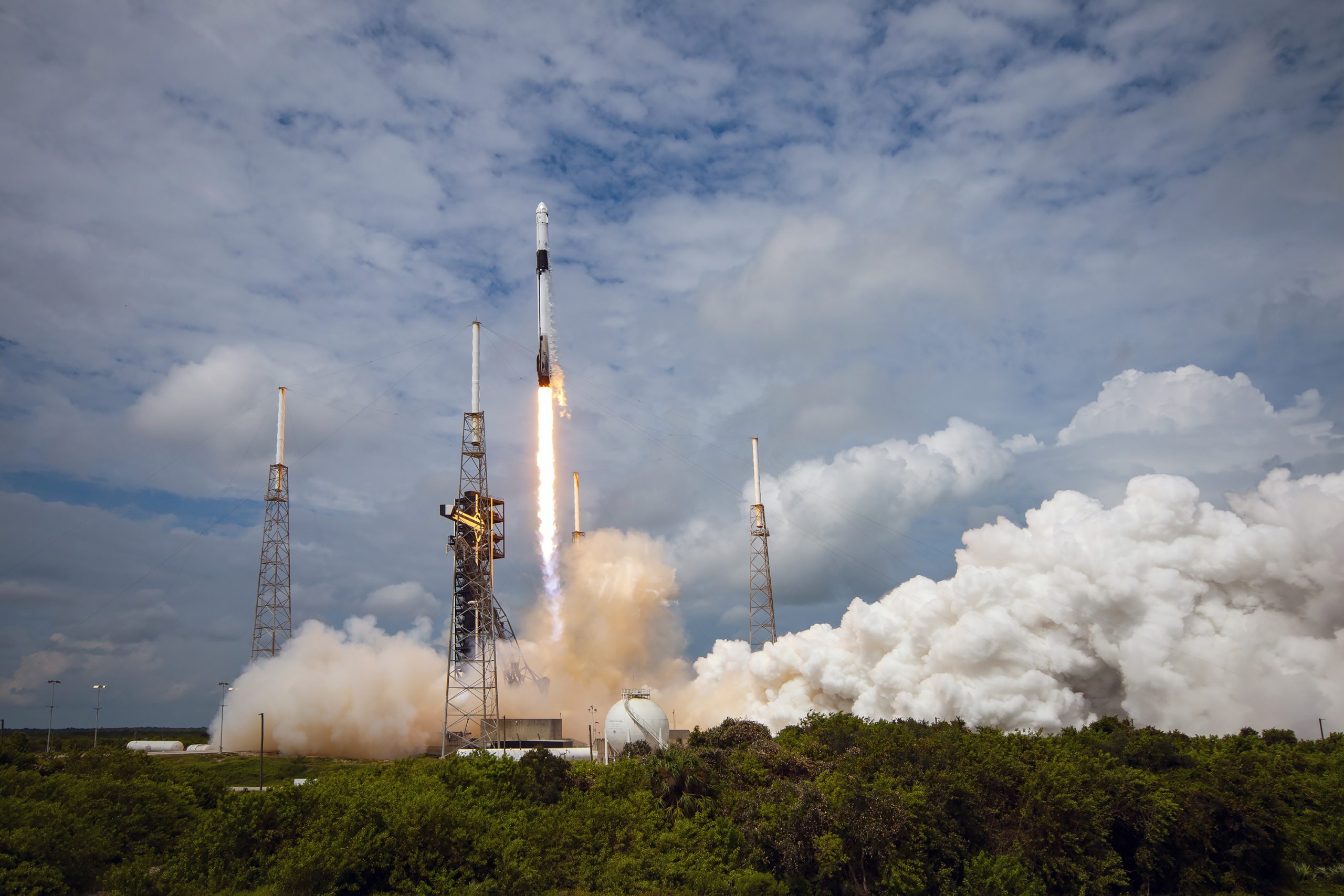 SpaceX официально подала в суд на Береговую комиссию Калифорнии за политическую предвзятость