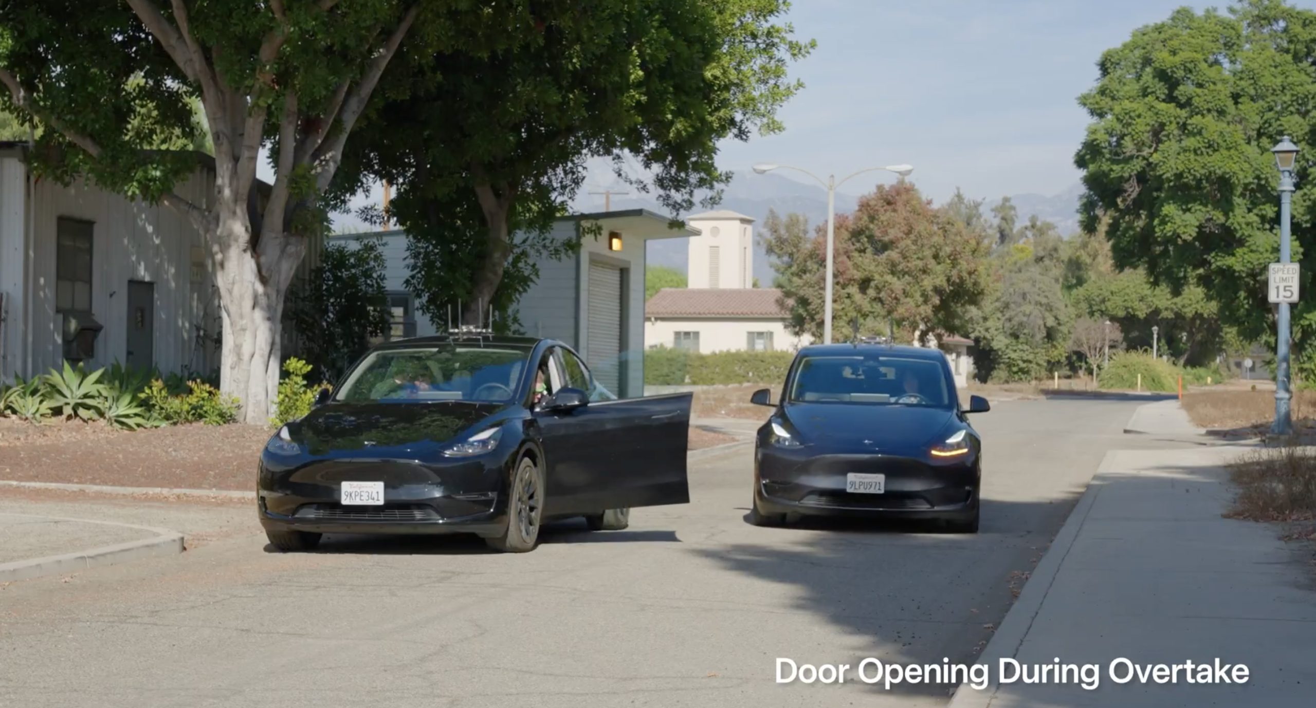 Tesla подчеркивает безопасность FSD в видеороликах с испытаниями в крайних случаях