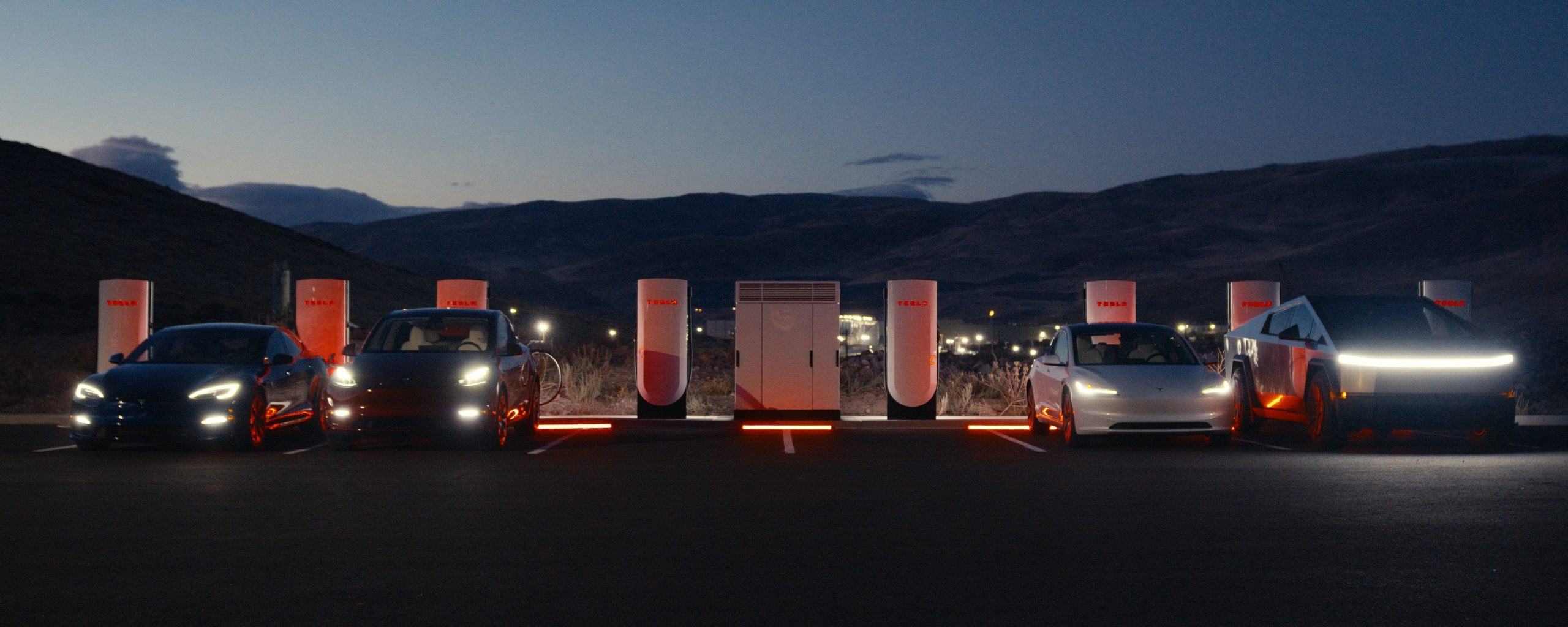 Tesla собирается выпустить новый шкаф V4, обеспечивающий самую высокую скорость наддува
