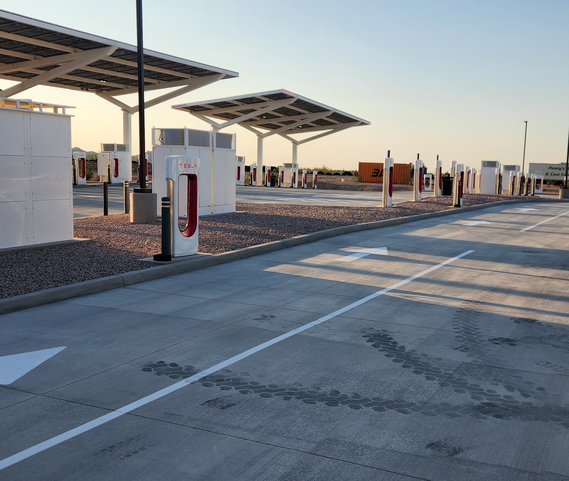 Tesla упрощает поиск нагнетателей, совместимых с буксировкой