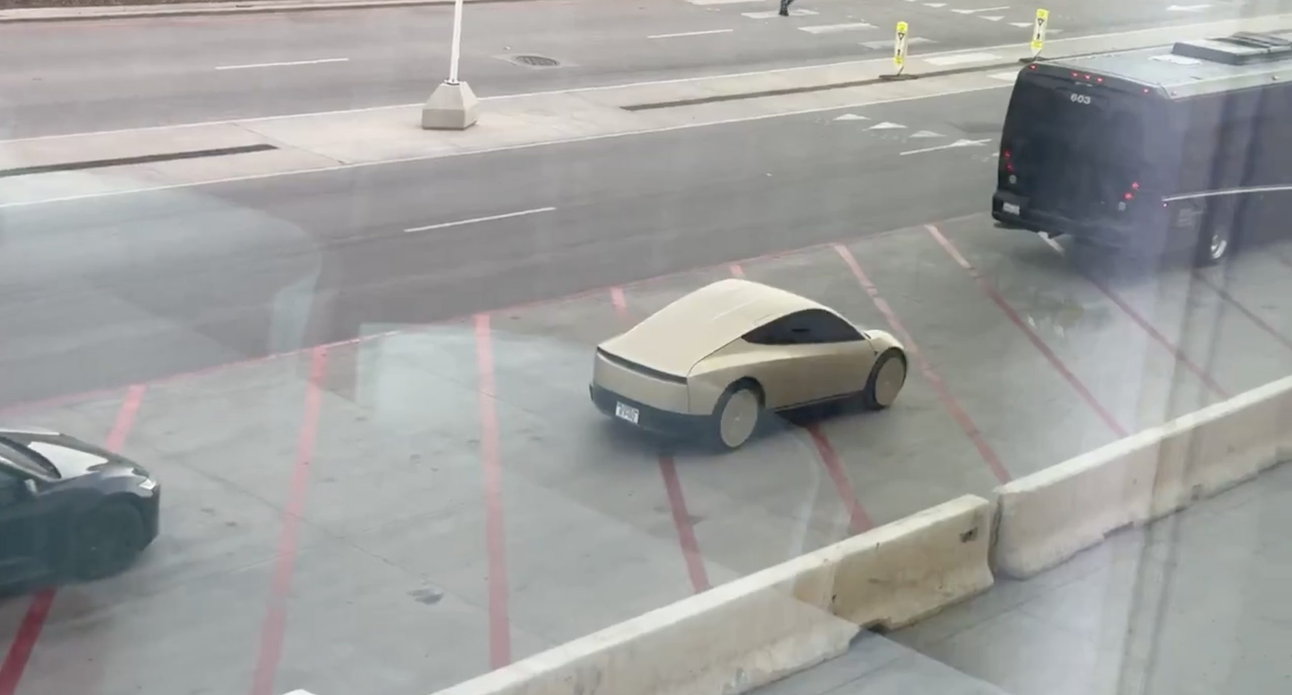 Tesla заметила тестирование Cybercab в помещении Giga Texas