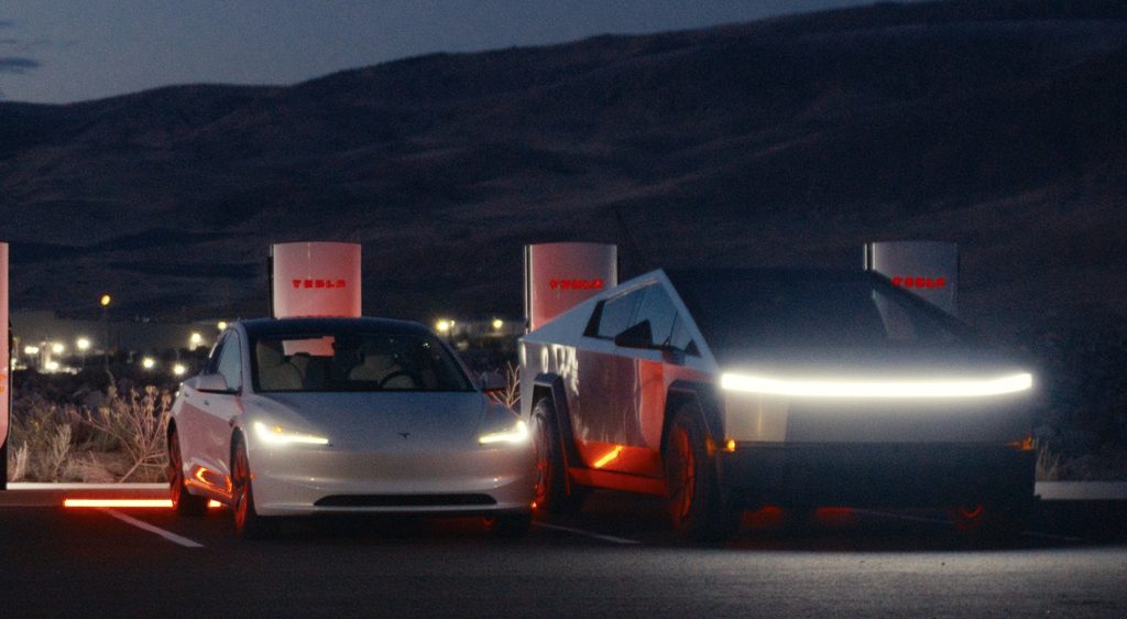 Tesla запускает ускоренную зарядку Cybertruck на всех зарядных станциях V4 Supercharger