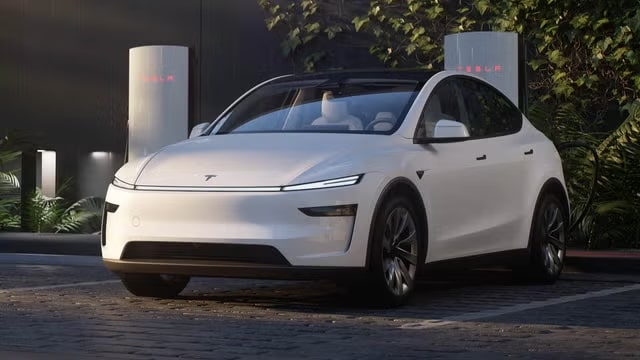Элон Маск вновь заявляет о бесплатном обновлении Tesla FSD HW4