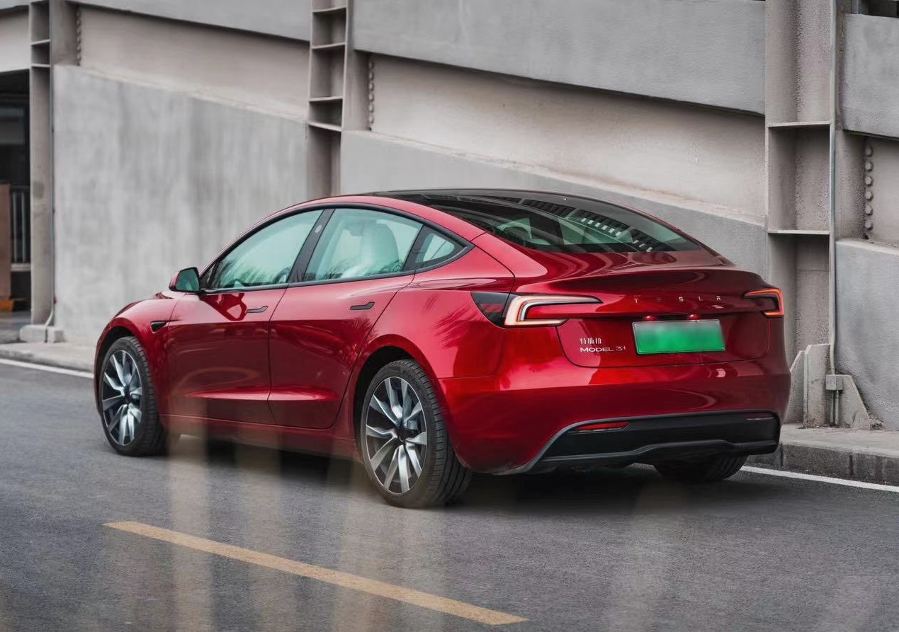 Tesla Model 3 и Model Y вызывают наибольший интерес у покупателей автомобилей класса люкс: исследование